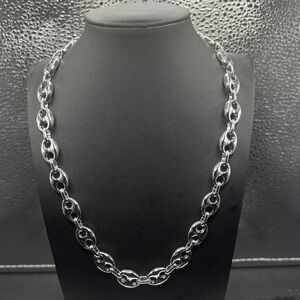 Elegant Silver Chain Necklace